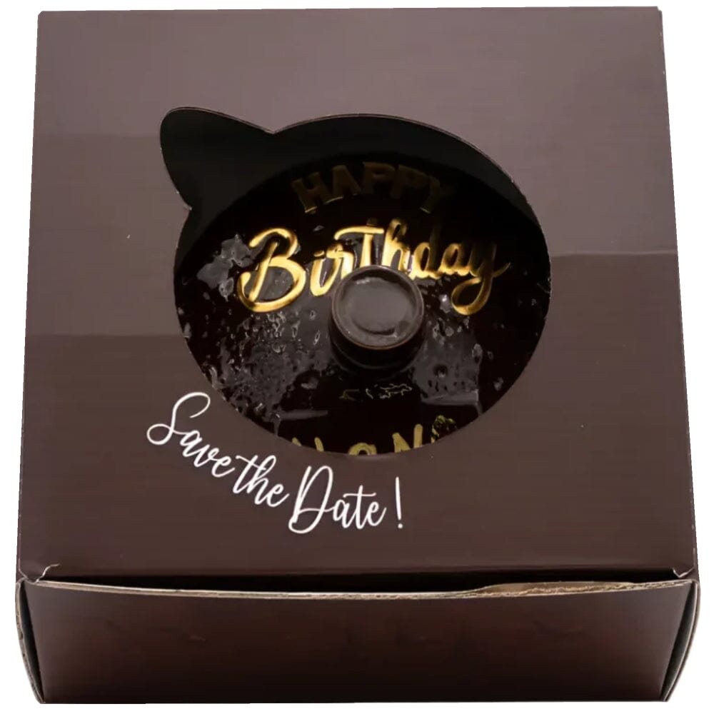 Oceano Azul Round Chocolate La Cake bottle viewed through the window of its closed presentation box.
